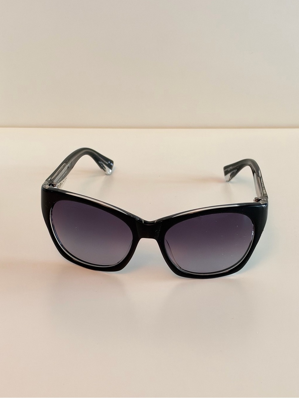NWT Badgley Mischka Black Frame Sunglasses with Gradient Lenses